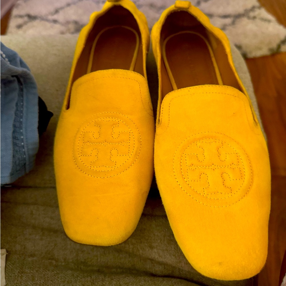 Lovely Suede Tory Burch loafers - Size 9